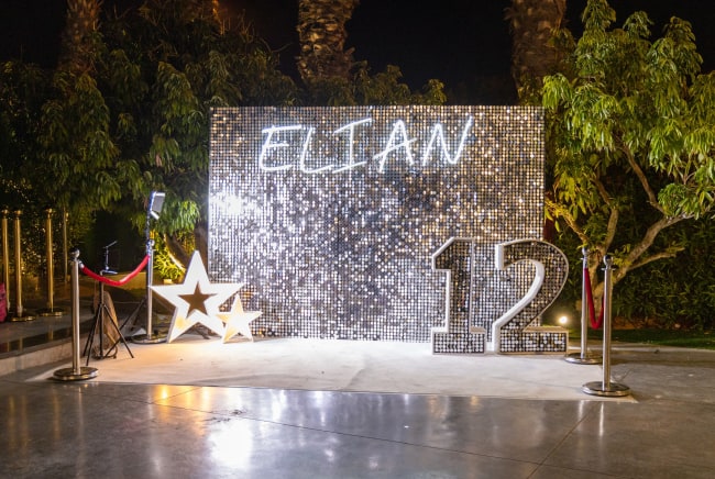 עמדת-צילום-כוכבי-בת-מצווה-scaled